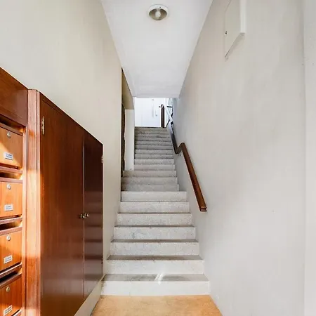Over The Square 77 Historic Centre Apartman *